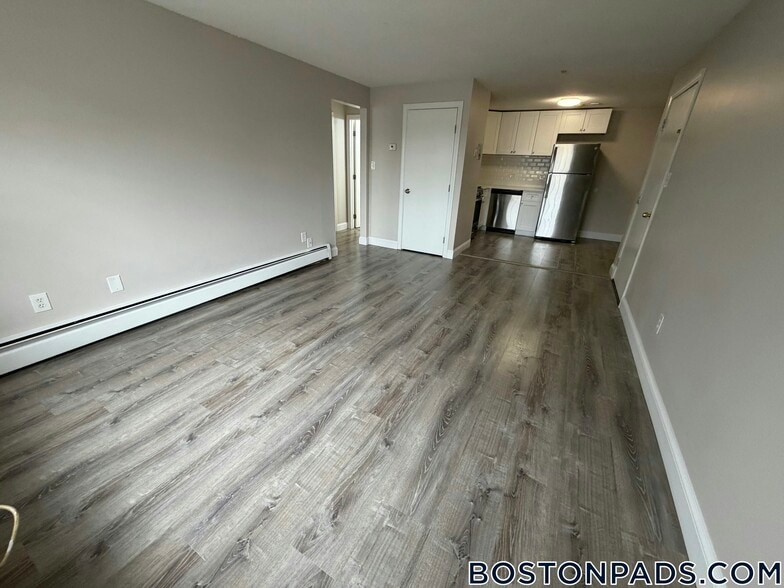 Building Photo - 71 Bernier St