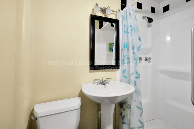 Building Photo - 69 E 1st Ave