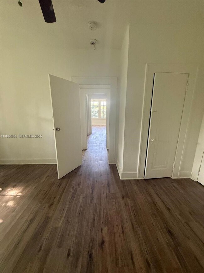 Building Photo - 236 NE 28th St