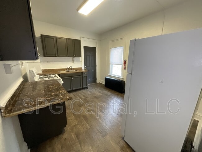 Building Photo - 901 W King St