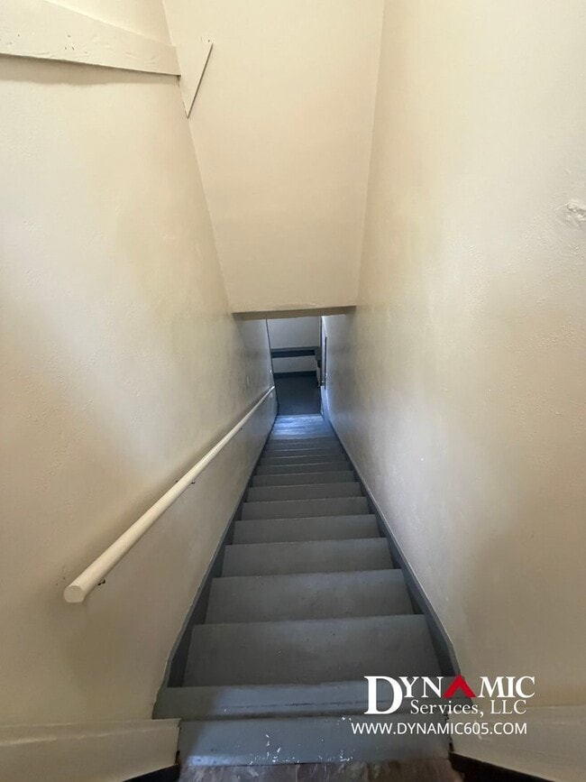 Building Photo - Upper Level 2 Bedroom, 1 Bathroom Duplex - Tenant Pays ALL Utilities