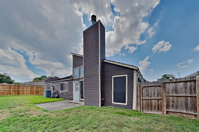 Building Photo - 6230 Billington St