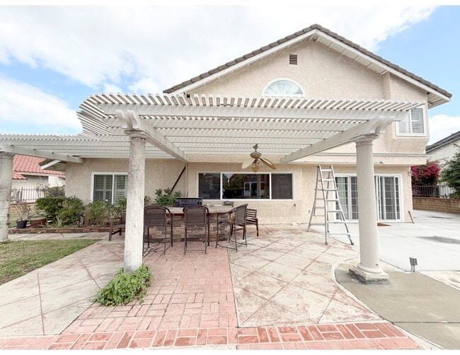 Building Photo - 19852 E Round Hill Ln