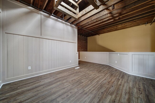 Building Photo - Uptown Gastonia Loft