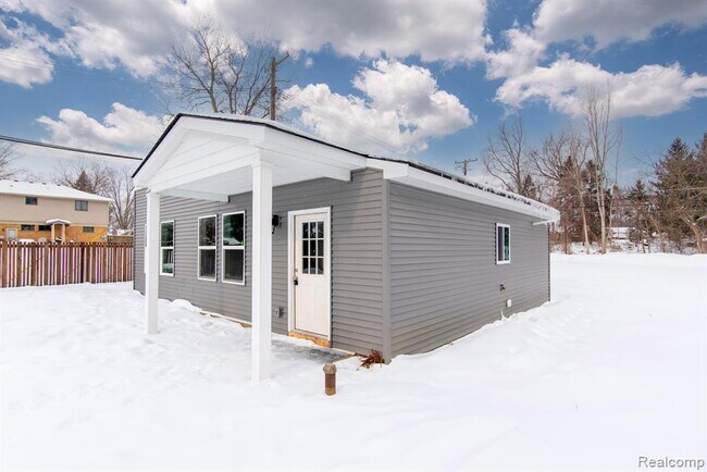 Building Photo - 2455 Crumb Rd