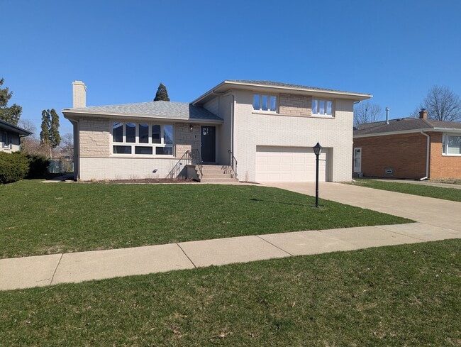 Building Photo - 8237 Monroe Ave