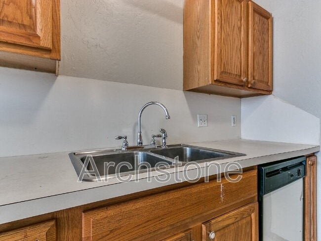 Building Photo - 5216 Coble St