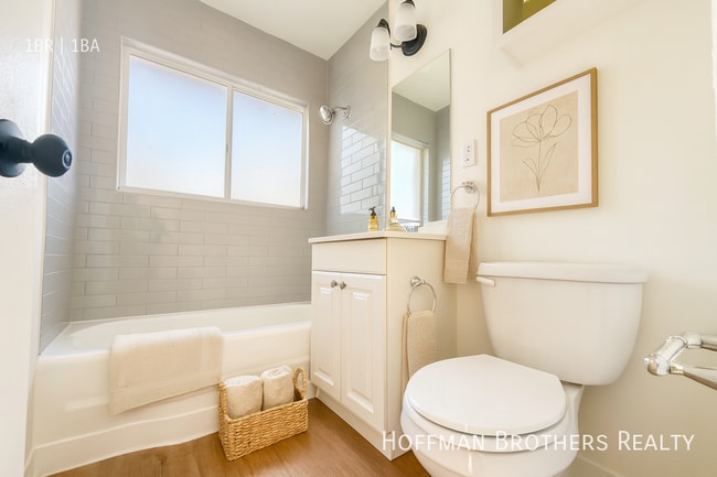 Building Photo - 11966 Laurelwood Dr