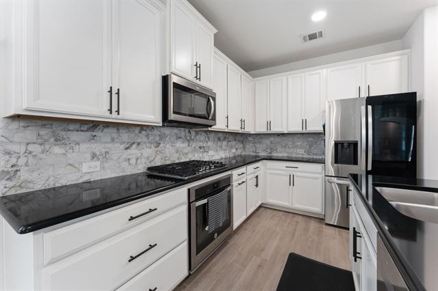 Building Photo - 2104 Barx Dr