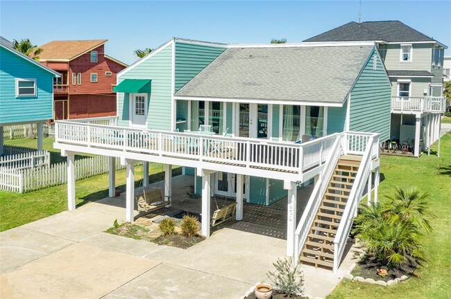 Building Photo - 13638 Pirates Beach Blvd