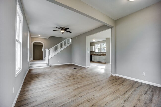 Building Photo - Freshly Updated 4 Bedroom House