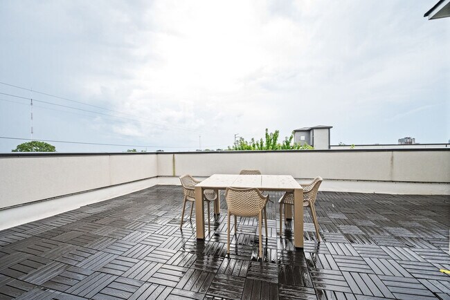 Building Photo - 542 Boulevard NE