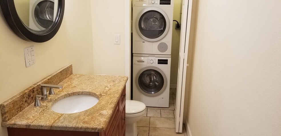 Building Photo - 802 Raymond St