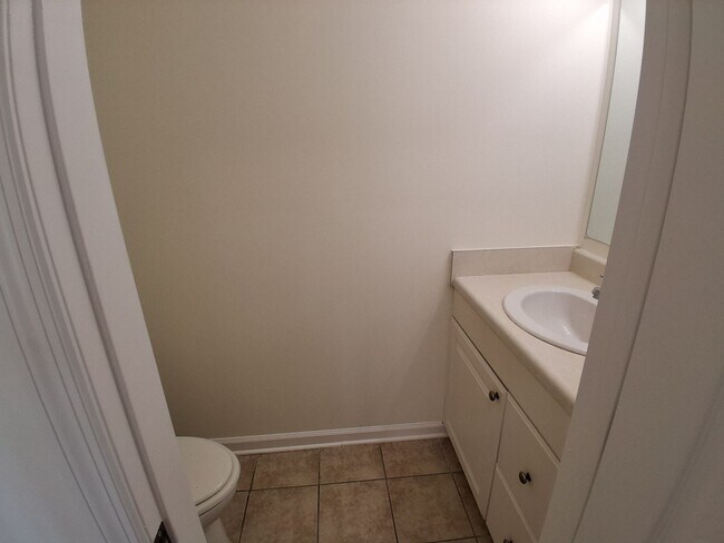 Building Photo - 3BD/2.5 BA Townhome