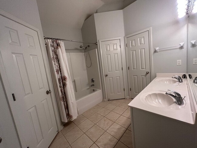 Building Photo - Gorgeous Harbor Island home! Includes all ...