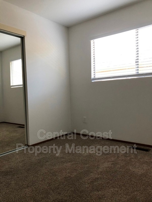 Building Photo - 725 Lobos St