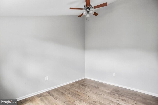 Building Photo - 1523 Kensington Dr