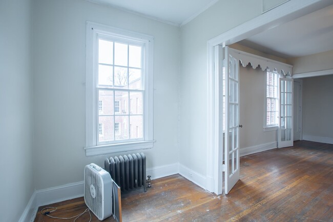 Building Photo - Amazing 2 BR/1 BA Condo in Georgetown, DC!