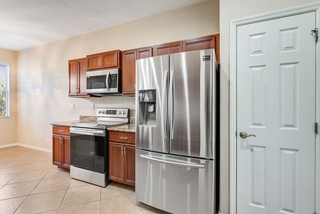Building Photo - ** AVIANO AT NAPLES ** 3 BED / 2 BATH - CARRIAGE HOME - GARAGE - CENTRAL NAPLES - ANNUAL RENTAL