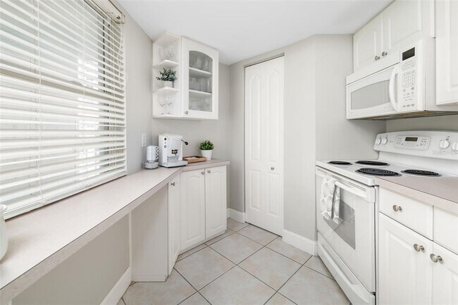 Building Photo - 1770 Benjamin Franklin Dr