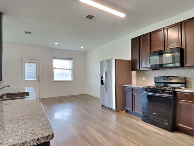 Building Photo - 10322 Urban Oak Trl