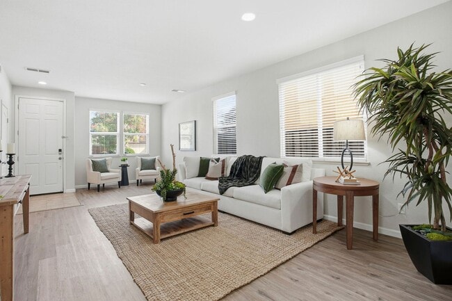 Building Photo - SPACIOUS & CLEAN 2 STORY, 4 BEDROOM, 2.5 BATH IN NATOMAS