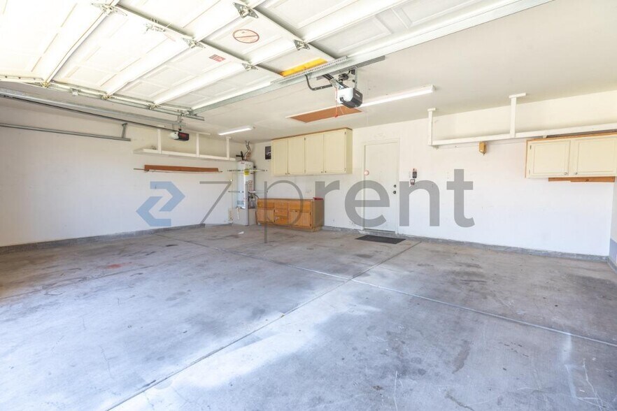 Building Photo - Unit