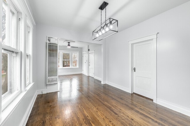 Building Photo - 3000 S Homan Ave