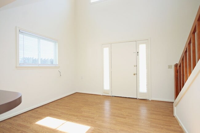 Building Photo - Student-Friendly Home, Minutes From The Da...