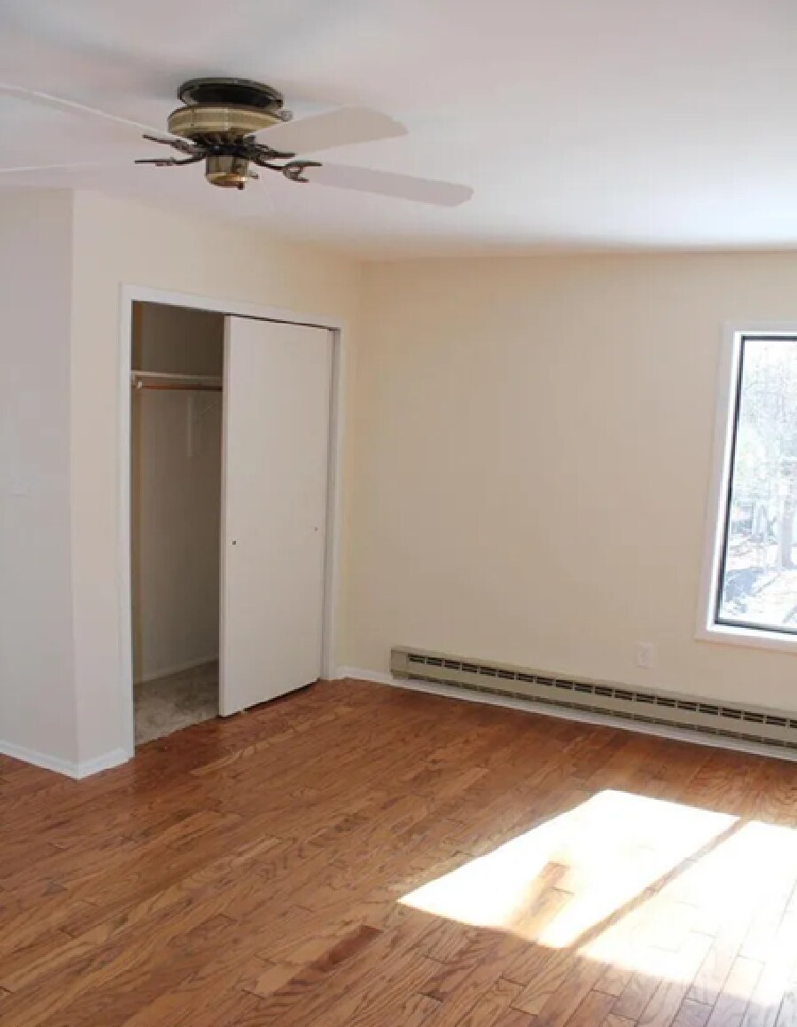 Building Photo - 84 Amberly Dr