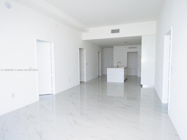 Building Photo - 700 NE 24th St