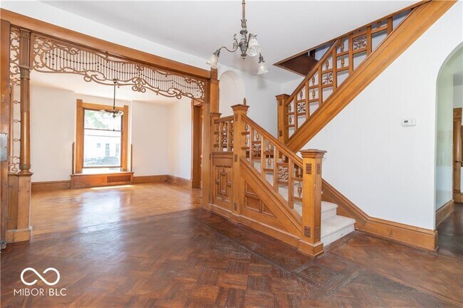 Building Photo - 404 N State St