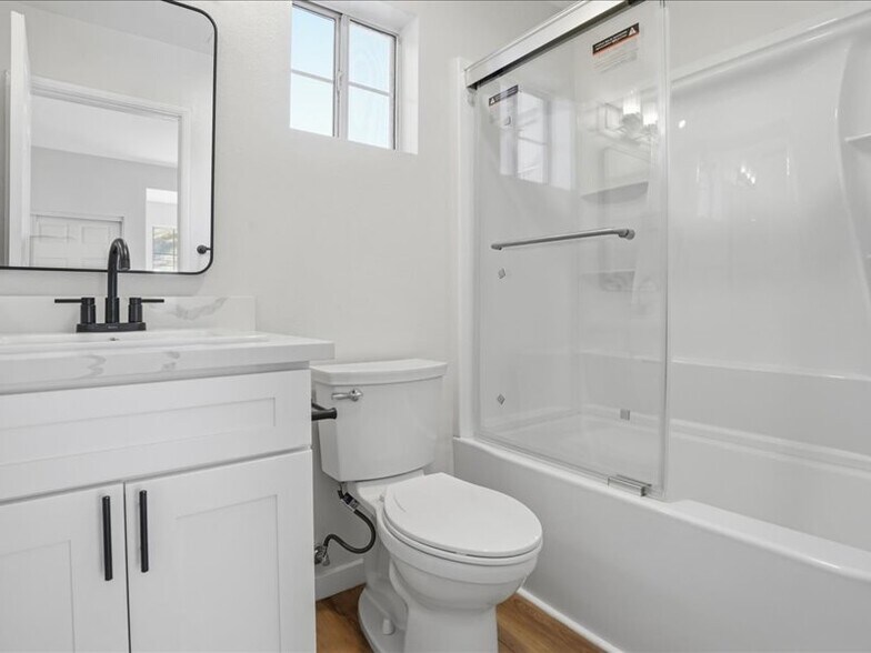 Building Photo - 356 Carrione Ct