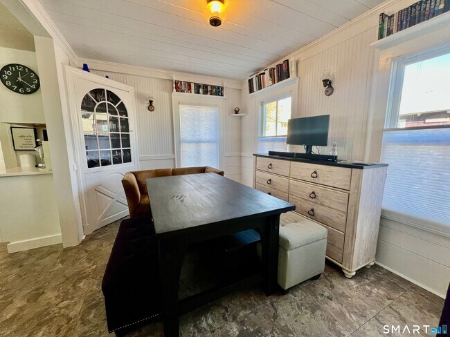 Building Photo - 624 Vineyard Point Rd