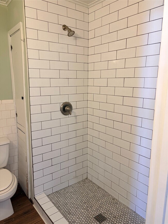 Building Photo - 2809 Sam Houston Ave