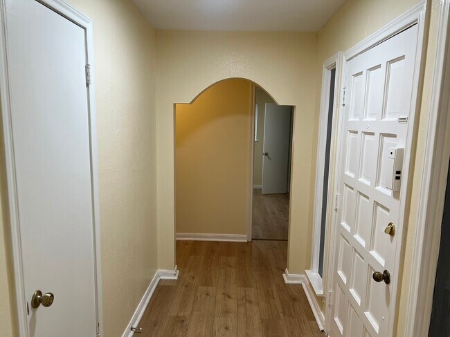 Building Photo - 3314 Kentwood Dr