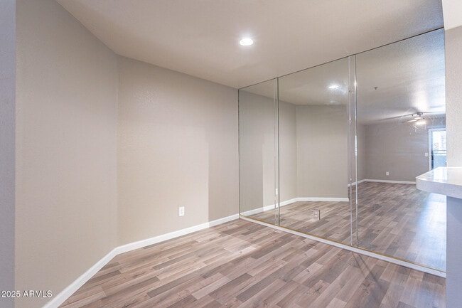 Building Photo - 2025 E Campbell Ave