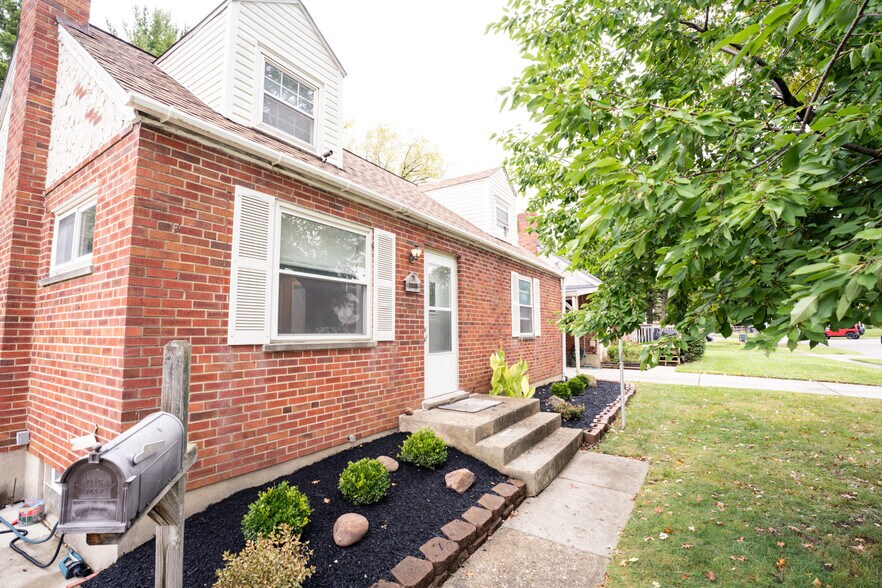Primary Photo - 1758 Sanborn Dr
