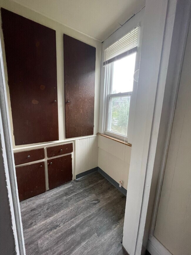 Building Photo - 202 Lincoln Ave NW