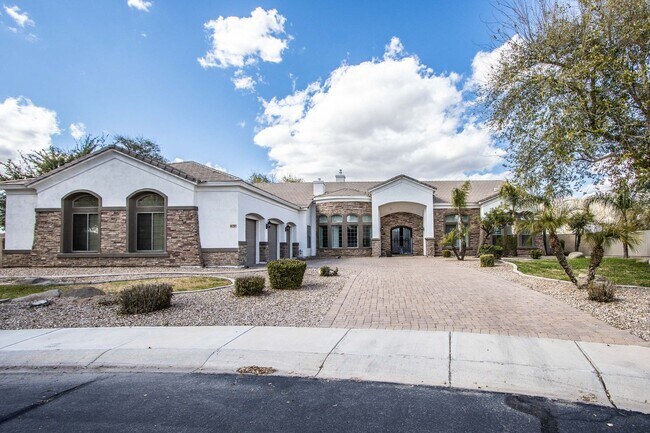 Building Photo - Oh Wow!! Beautiful 5BR/3.5BA Custom Home w...