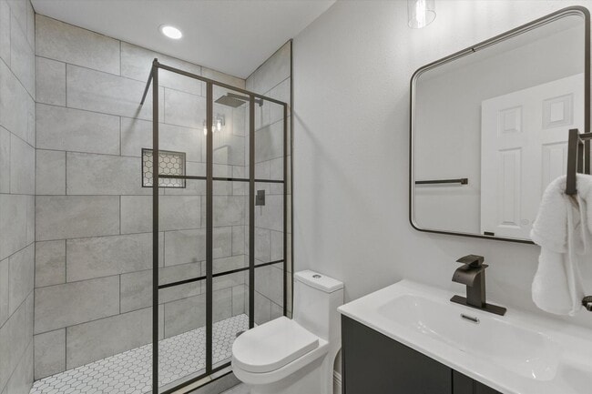 Building Photo - 15439 Indian Woods Dr