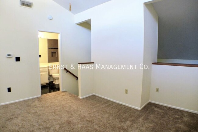 Building Photo - 3667 Country Club Dr