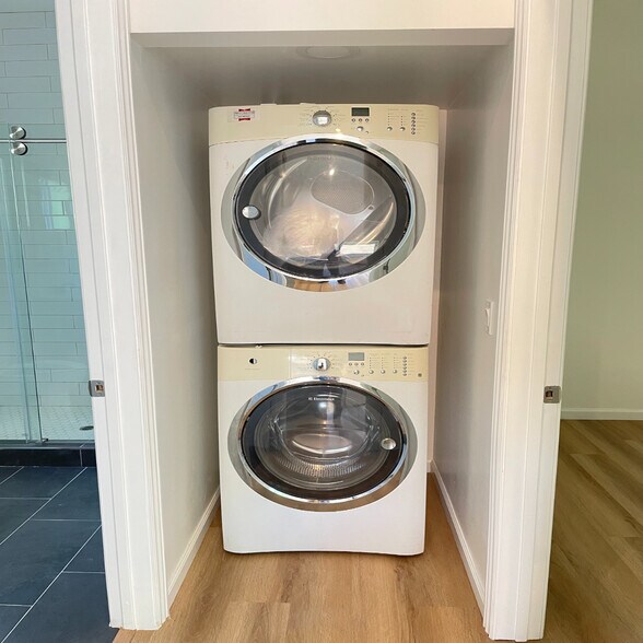 Building Photo - 8045 Norwich Ave