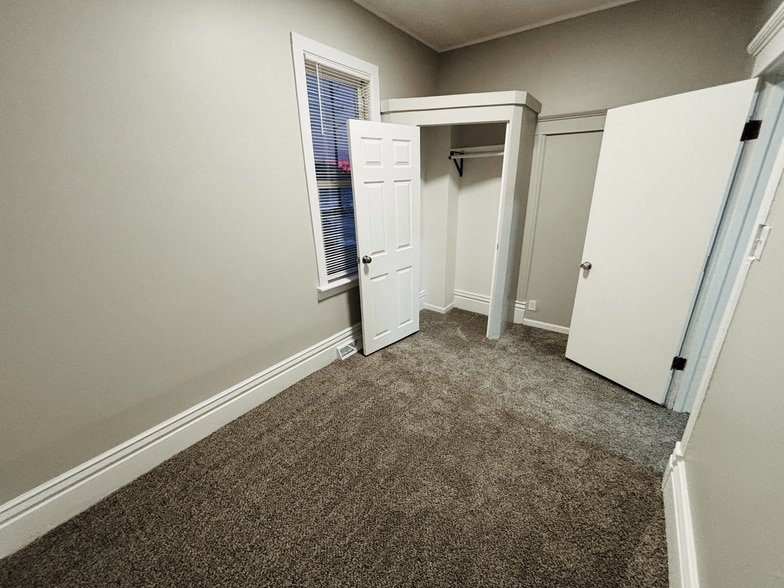 Building Photo - 2315 E End Ave