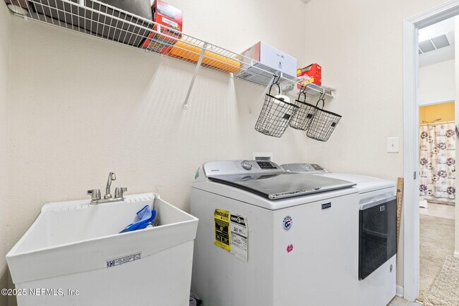 Building Photo - 300 Auburn Oaks Rd E