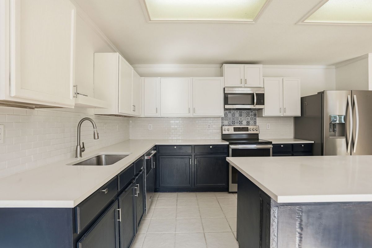 Building Photo - 522 Ashley