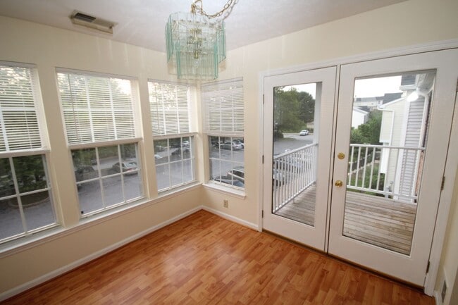 Building Photo - 1002 Jessicas Ct