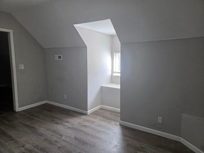 Building Photo - 136 N Belmont Ave