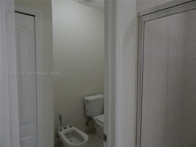 Building Photo - 320 SW 87th Ct