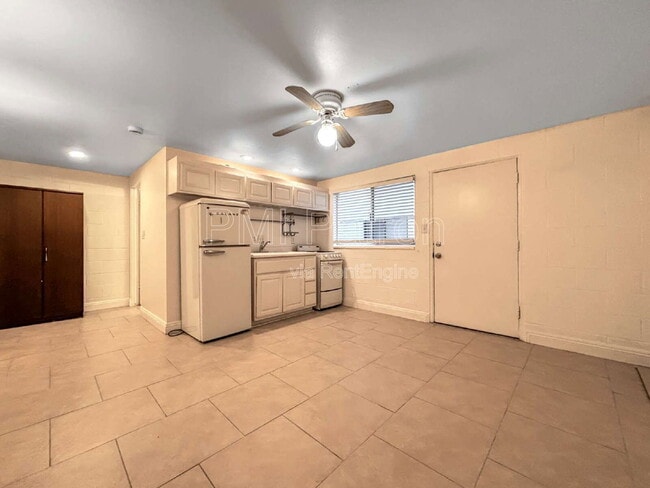 Building Photo - 26 69th Pl